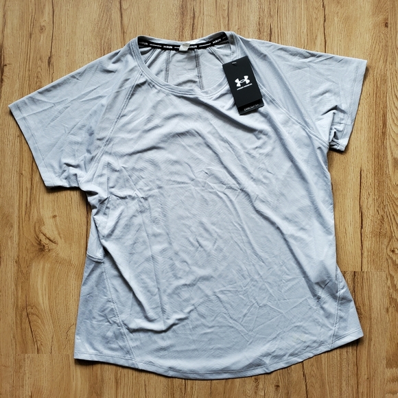 Under Armour Tops - UA shirt SKU782